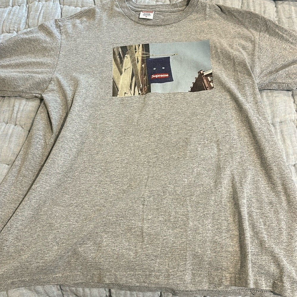 Supreme men’s tshirt, size Medium. Authentic. Plain back, like new